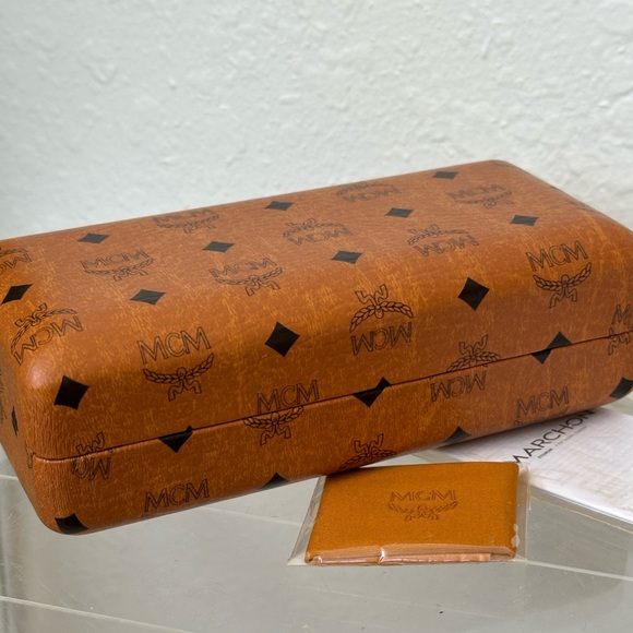 MCM Black & Gold Cat-Eye Sunglasses – Made in Italy – New Condition 🕶️ - Picture 14 of 14